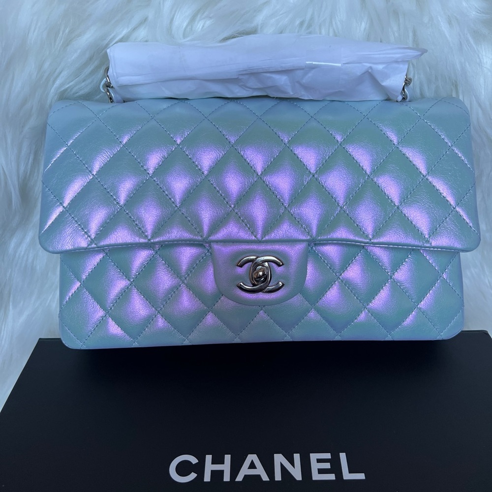 21K Chanel Classic Double Flap Quilted Diamond Medium Bag Iridescent Light Blue - Picture 1 of 7